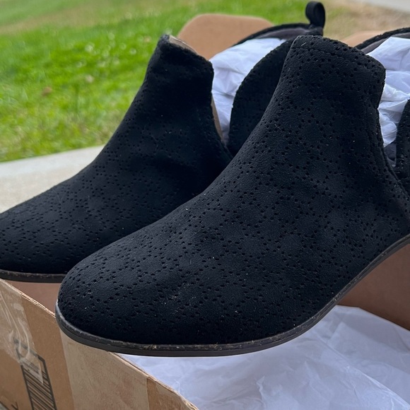 Dr. Scholl’s “Be Energized” Suede Ankle Booties – Black – Size 8W - Picture 3 of 7
